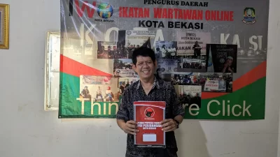 Adi Bunardi di Kantor IWO Kota Bekasi