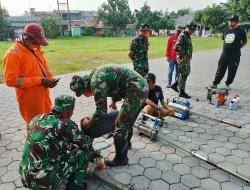 Cegah Penyebaran Penyakit DBD Akibat Nyamuk, Koramil 03/Teluk Pucung Bersama Puskemas Lakukan Fooging