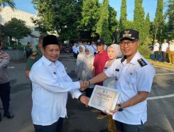 Kecamatan Rawalumbu Berikan Penghargaan Kepada 2 Kelurahan Memenangkan Lomba Kinerja Kelurahan Tahun 2024