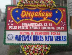 HUT Bhayangkara Ke-78 Pokja Wartawan Humas Kota Bekasi Berikan Karangan Bunga