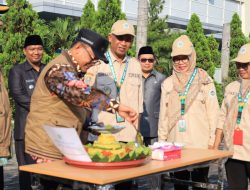 Peringatan Apel PSM Ke 49 Tahun, PJ. Wali Kota Serahkan Bantuan Hibah Kepada Penggiat Sosial di Kota Bekasi