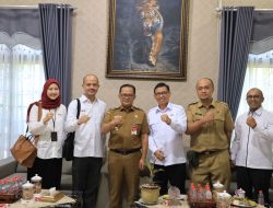 Apel Senin Pagi, Pemkot Bekasi Bersama OJK Ajak Aparatur Deklarasi Tolak Judol dan Pinjol Ilegal