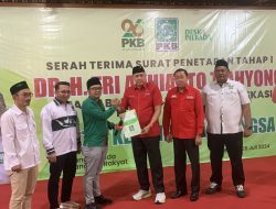 DPC PKB Kota Bekasi Resmi Berikan Surat Penetapan Mendukung Tri Adhianto Sebagai Bacalon Walikota Bekasi 