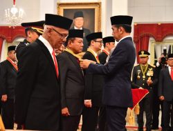 Panglima TNI Hadiri Upacara Penganugerahan Tanda Kehormatan RI di Istana Negara