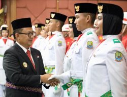 Pj. Wali Kota Bekasi Kukuhkan Pasukan Pengibar Bendera Pusaka Tingkat Kota Bekasi