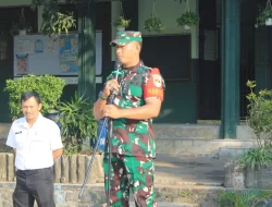 Cegah Kenakalan Remaja Siswa/Siswi ,Babinsa Koramil 05/Bantargebang Komsos Dengan Anak Sekolah SMPN 36 Kota Bekasi