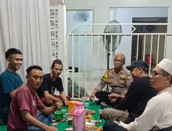 Cegah Tawuran: Bhabinkamtibmas Kel. Kalibaru Kunjungi Pos Kamling