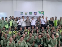 Kapolsek Bekasi Selatan Berikan Pembinaan Kepada Anggota Linmas Dalam Rangka Wujudkan Kamtibmas Aman dan Damai di Pilkada 2024