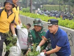 Koramil 02/Pondok Gede Bersama Warga Gelar Karya Bakti Bersama Tiga Pilar Untuk Ciptakan Lingkungan Bersih dan Nyaman