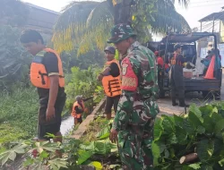 Cegah Banjir Jelang Musim Penghujan, Babinsa Koramil 03/Teluk Pucung Bersama Tiga Pilar dan Warga Laksanakan Karya Bakti
