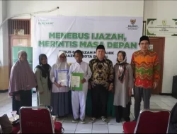 Baznas Kota Bekasi Program Menebus Ijazah, Merintis Masa Depan 64 Warga  Kurang Mampu Bisa Ambil Ijazah.
