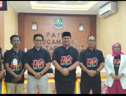 Rangkaian HPN Bekasi Raya 2025, Tim Panitia Audensi Dengan Camat Bantar Gebang dan Menyerahkan Kaos HPN