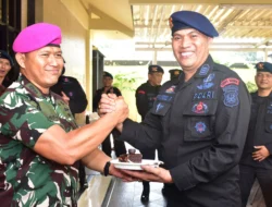 Satuan Brimob Polda Metro Jaya Mendapat Surprise Dari TNI AL Korps Marinir, Wujud Sinergi TNI-Polri di Hari Bhayangkara ke-79