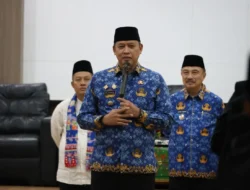 Gowes dari Rumah, Walikota Bekasi Hadiri Penyerahan SK Kepala Sekolah