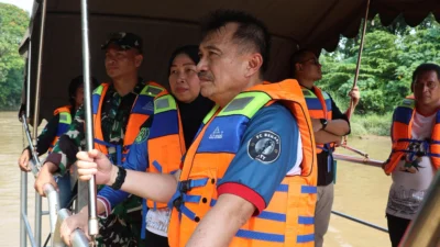 Susur Sungai hingga Tanam Pohon, Wawali Bekasi Ajak Warga Masyarakat Lebih Peduli Lingkungan