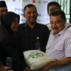 Wawali Harris Bobihoe Tinjau Langsung Penyaluran Bantuan Pangan Ke Masyarakat