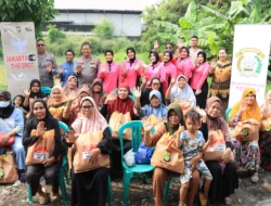Sentuhan Humanis ‘Jaga Bekasi On The Spot’, Kapolres dan Bhayangkari Sambangi Warga Harapan Mulya