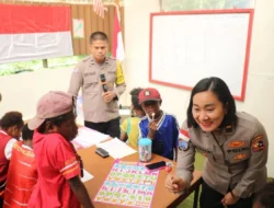 Melalui Honai Belajar, Ops Damai Cartenz Kenalkan Dunia dan Tata Surya kepada Anak-anak di Tembagapura, Timika, Papua Tengah