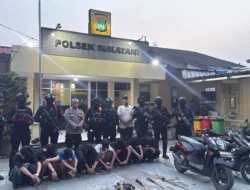 Brimob Polda Metro Jaya Gagalkan Tawuran, Delapan Remaja dan Tiga Sajam Diamankan di Sukatani Bekasi