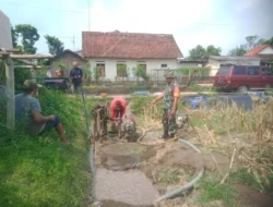 Atasi Kendala Air, Babinsa Dadaplangu Serka Marjan Bantu Pembuatan Sumur Bor untuk Pertanian