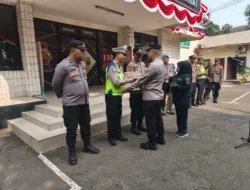 Kapolsek Bekasi Barat Pimpin Apel Pelepasan Tiga Personel yang Mutasi Tugas