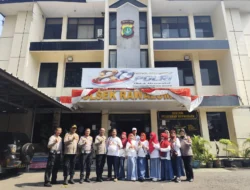 Bersama Yayasan Manggis Putih Warung Kita, Polsek Rawalumbu Berbagi untuk Sesama