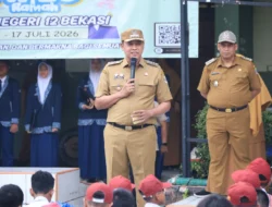 Wali Kota Bekasi Tinjau Hari Pertama Sekolah di SMPN 12 Kota Bekasi, Pastikan MPLS Berjalan Optimal
