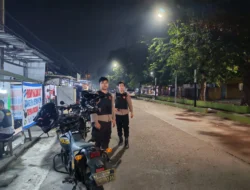 Jaga Jakarta On The Spot : Wujud Pelayanan Pagi Hari Personil Polsek Pondok Gede Atur Lalu Lintas dan Bantu Kelancaran Aktifitas Masyarakat 