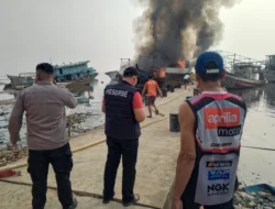 Tiga Kapal Terbakar di Dermaga Kaliadem Muara Angke, Polisi Amankan Lokasi