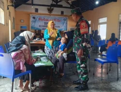 Wujudkan Balita Sehat, Sertu Alvian Zakaria Dampingi Layanan Posyandu Di Desa Gondang