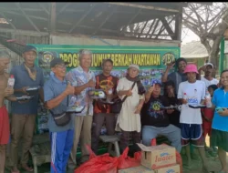 Di Kampung Nelayan Pakis Jaya Karawang, Program Jumat Berkah Wartawan Berbagi Nasi Boks dan Air Mineral 