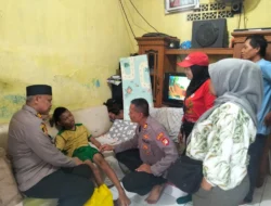 Wujud Peduli dan Empati, Kapolsek Bekasi Barat Kunjungi Warga Disabilitas dan Lansia di Kranji