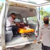 Polri Evakuasi Dua Warga Palue Lewat Jalur Udara, Lansia Korban Reruntuhan dan Ibu Hamil