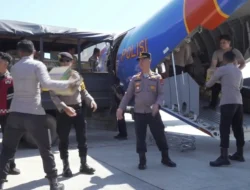 Bantuan Kapolri Tiba di Labuan Bajo, Logistik Disiapkan untuk Warga Terdampak Gempa Flores