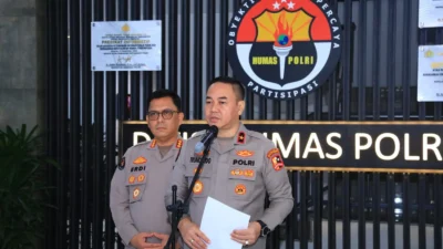 Polri dan Bhayangkari Terus Salurkan Bantuan bagi Korban Gempa Flores