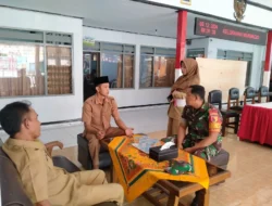 Tingkatkan Kondusifitas Wilayah, Babinsa Ngadirejo Gelar Komsos Bersama Aparat Kelurahan