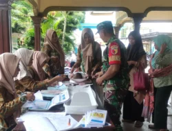 Cegah Stunting Sejak Dini, Babinsa Koramil 0808/03 Kanigoro Turun Tangan Dampingi Kegiatan Posyandu Di Desa Bangle
