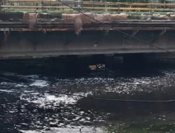 Kali Bekasi Kembali Menghitam dan Berbusa, Warga Minta DLH Serius Tangani Dugaan Pencemaran