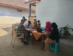 Dukung Pencegahan Stunting Sejak Dini, Babinsa Koramil Garum Mendampingi Kegiatan Posyandu
