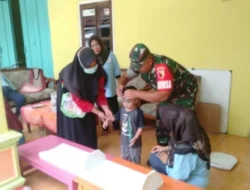 Cegah Stunting Sejak Dini, Babinsa Kelurahan Tlumpu Pendampingi Posyandu Balita