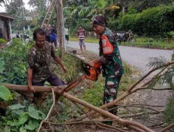 Babinsa Koramil Gandusari Bersama Warga Gotong Royong Bersihkan Lingkungan Demi Keselamatan Bersama