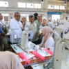 Kunjungi Pabrik Sepatu di Serang, Wamenaker Tekankan Pelindungan Pekerja