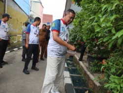 Dapati Laporan Warga, Tri Adhianto Cek Penyempitan Saluran Air di Perumahan Mandosi Permai Jatiluhur