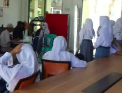 Sesi Pemotretan Siswa Kelas X SMAN 10 Di Jadwalkan Masing-masing Kelas