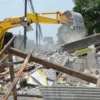 Pemkot Bekasi Bongkar Bangli Tanah Apit  di Atas  Lahan PJT II