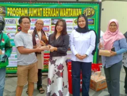 Libatkan Perempuan Jagatara, Jumat Berkah Wartawan Berbagi 100 Paket Makanan di Tebet & Kuningan Jaksel