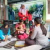 Wujud Dukungan Kesehatan, Babinsa Dan Bidan Desa Dampingi Posyandu ILP Di Ngaringan Blitar