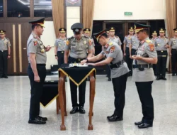 Kapolri Pimpin Sertijab Kakorlantas dan Tiga Kapolda di Mabes Polri