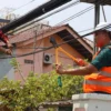 Wali Kota Bekasi Kembali Potong Kabel Udara Semrawut di Jalan Pangeran Jayakarta Sepanjang 3 Kilometer