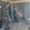 Cegah Demam Berdarah, Babinsa Kalipucung Pendampingan Fogging Serentak Di Dusun Kalipucung
